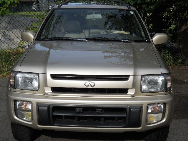 Infiniti QX4 1999 photo 1
