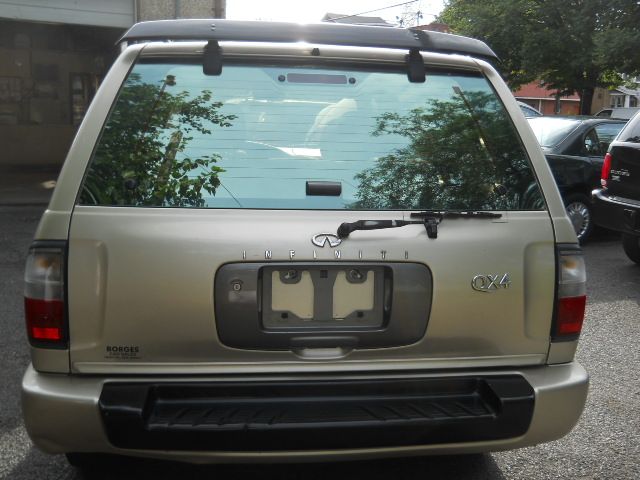 Infiniti QX4 1999 photo 3