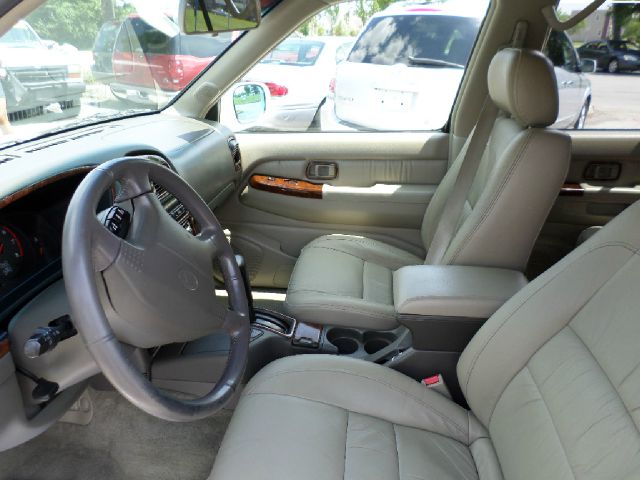 Infiniti QX4 1999 photo 1