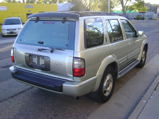 Infiniti QX4 1999 photo 3