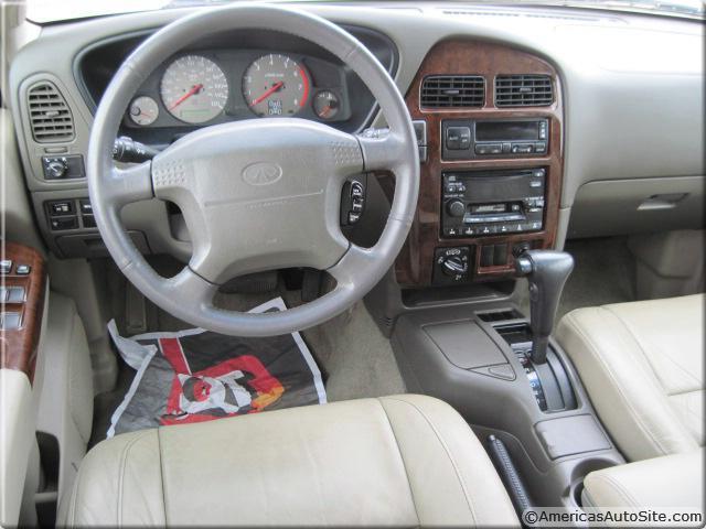 Infiniti QX4 2000 photo 1