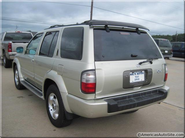 Infiniti QX4 2000 photo 2