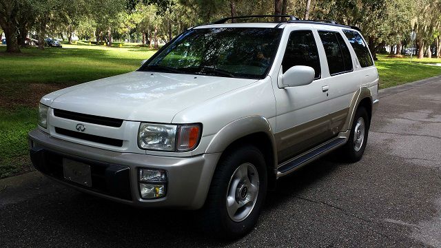 Infiniti QX4 2000 photo 1