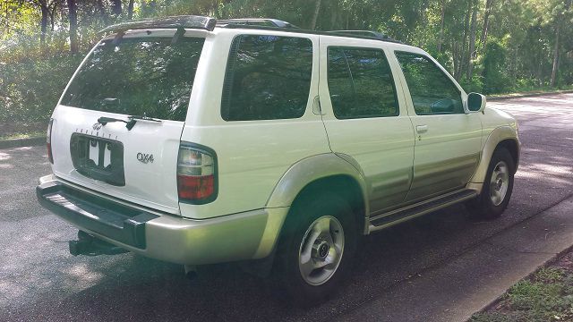 Infiniti QX4 2000 photo 2