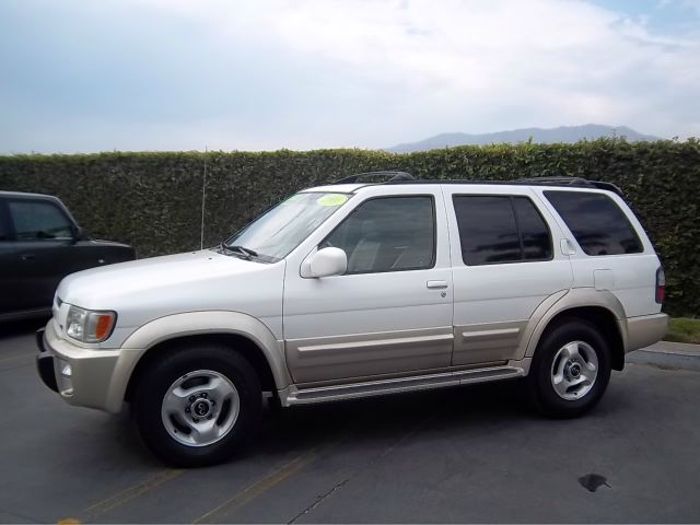 Infiniti QX4 2000 photo 2