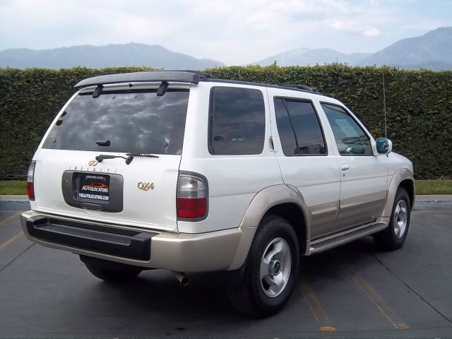 Infiniti QX4 2000 photo 4