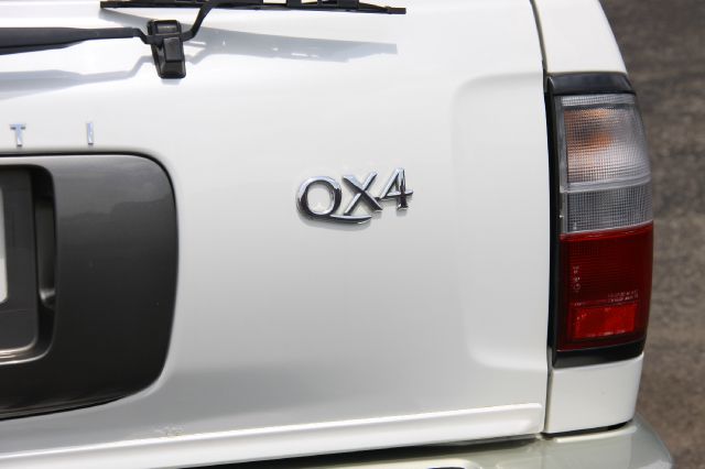 Infiniti QX4 Base SUV