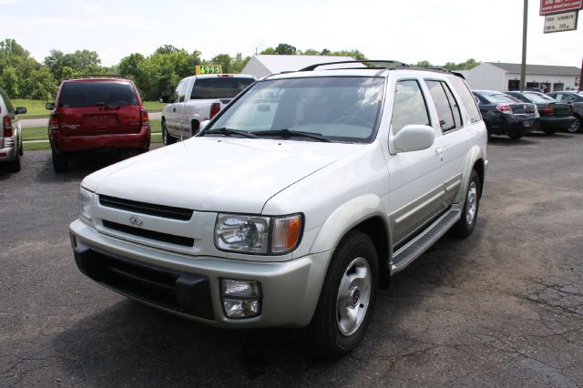 Infiniti QX4 2000 photo 2