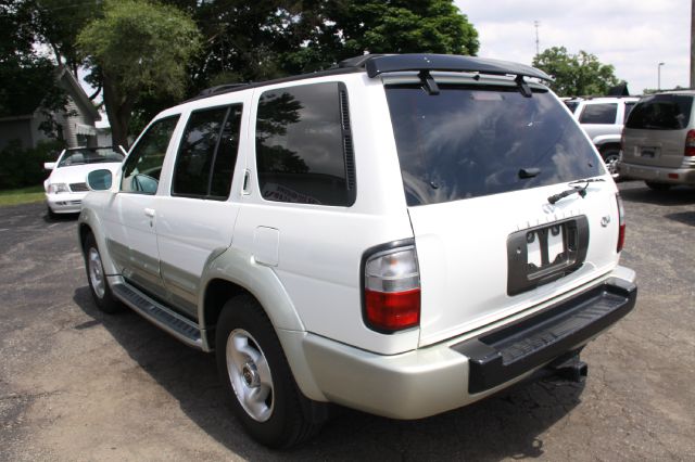 Infiniti QX4 2000 photo 4