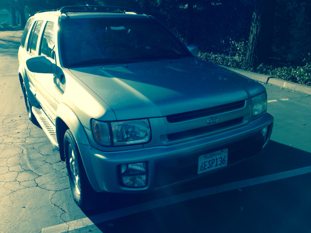 Infiniti QX4 2000 photo 1