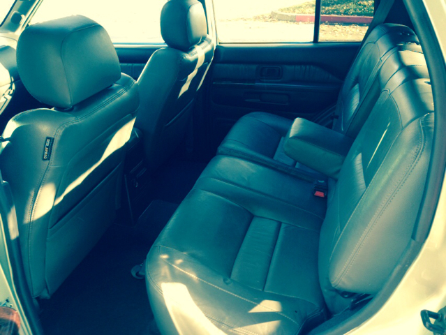 Infiniti QX4 2000 photo 2