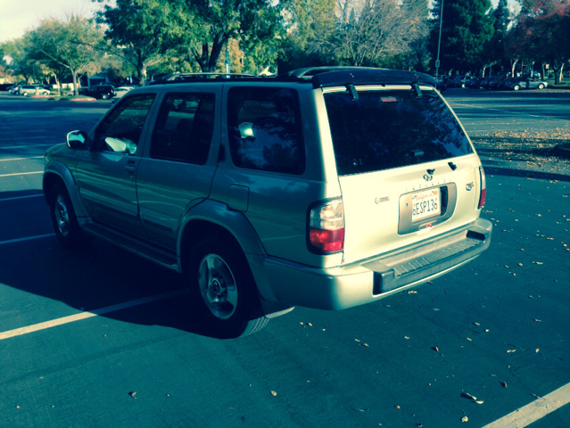 Infiniti QX4 2000 photo 3