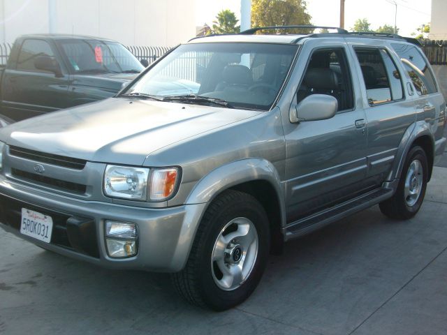 Infiniti QX4 2000 photo 2