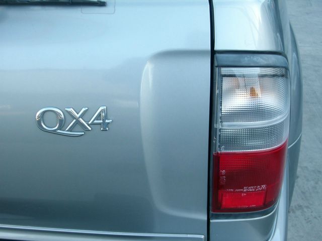 Infiniti QX4 2000 photo 3
