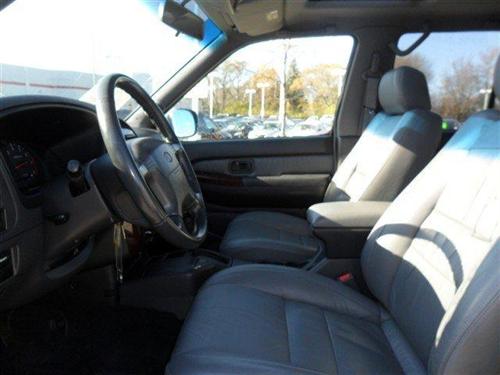 Infiniti QX4 2000 photo 1