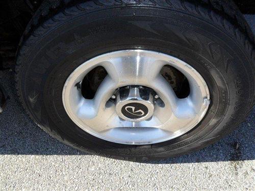 Infiniti QX4 2000 photo 3