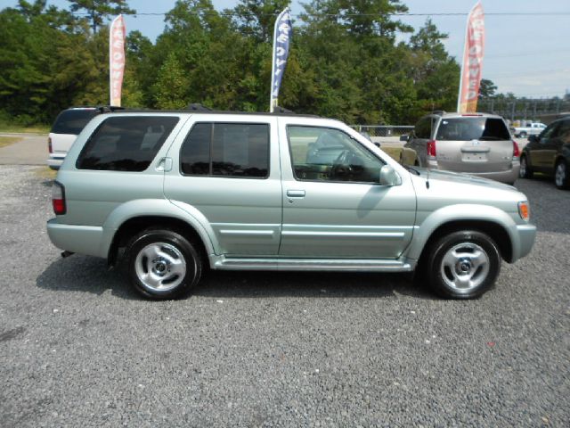 Infiniti QX4 2000 photo 3