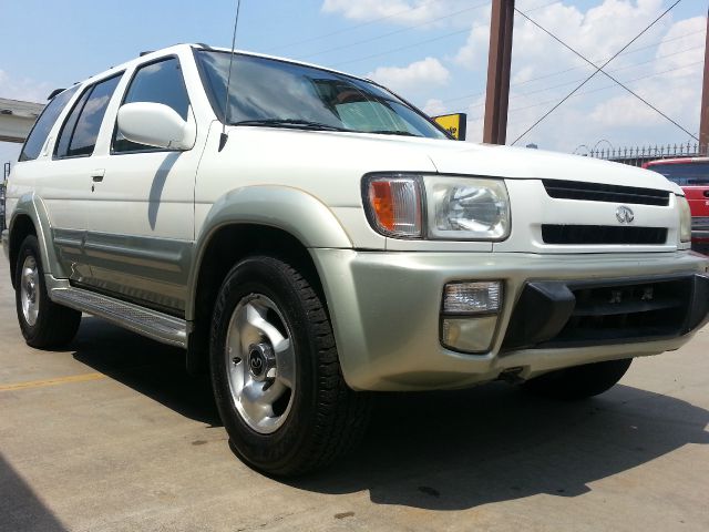 Infiniti QX4 2000 photo 1