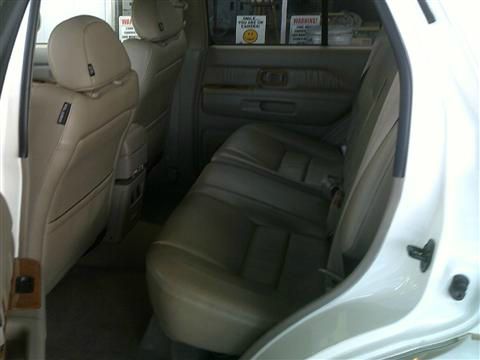 Infiniti QX4 2001 photo 2