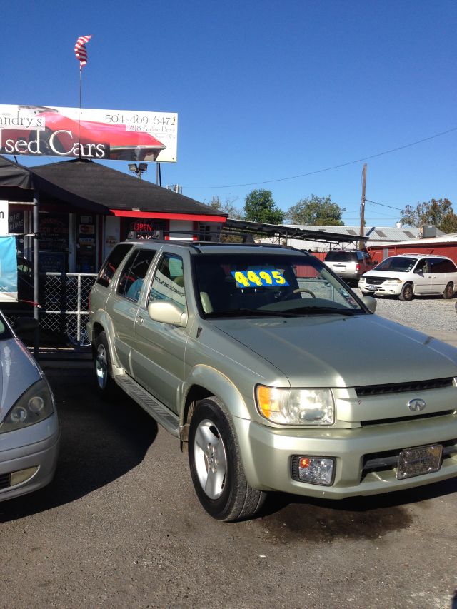 Infiniti QX4 2001 photo 2