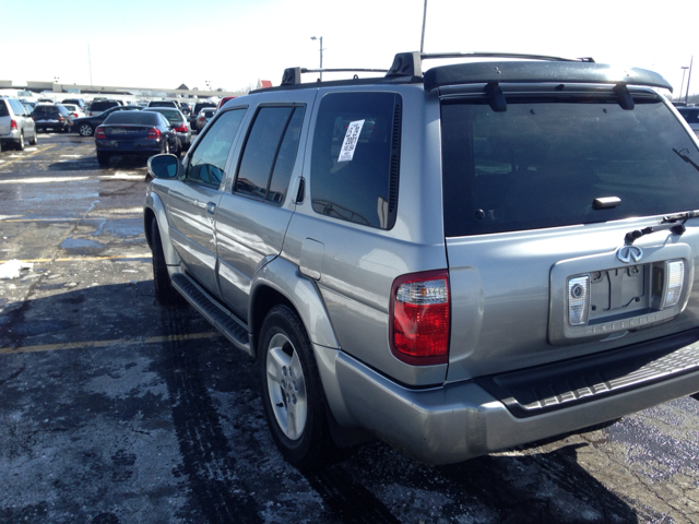 Infiniti QX4 2001 photo 1