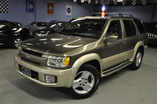 Infiniti QX4 2001 photo 1