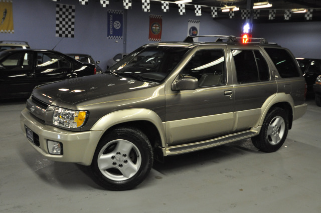 Infiniti QX4 2001 photo 3