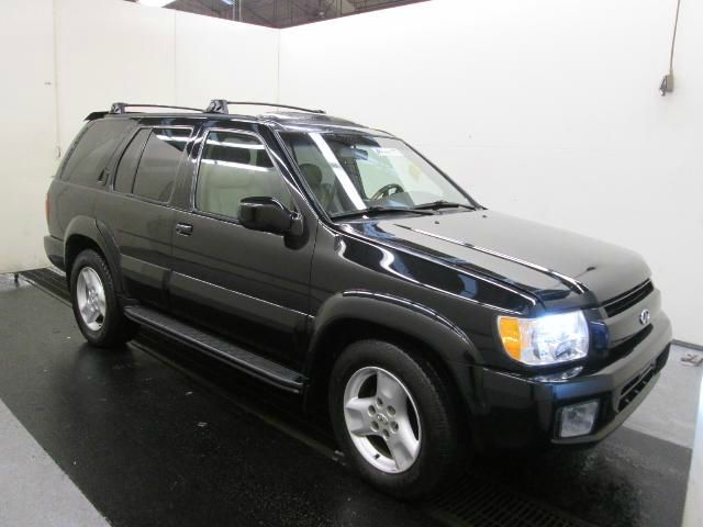 Infiniti QX4 2001 photo 2