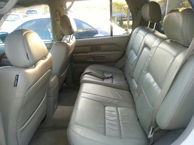 Infiniti QX4 2001 photo 1