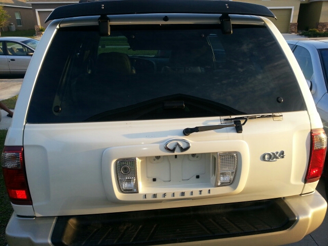 Infiniti QX4 2001 photo 3