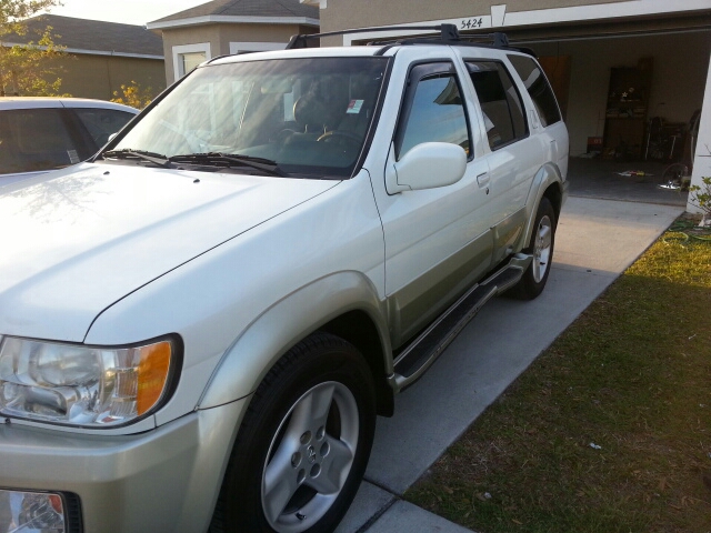 Infiniti QX4 2001 photo 4