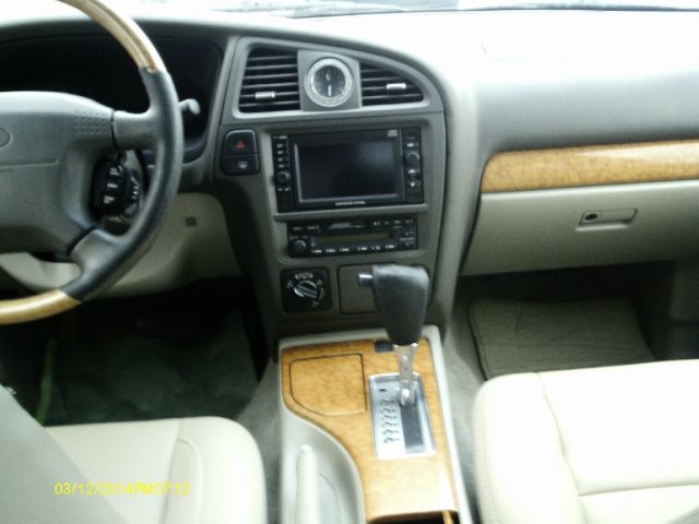 Infiniti QX4 2001 photo 3