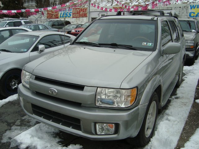 Infiniti QX4 2001 photo 2