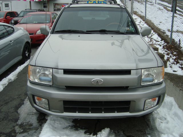 Infiniti QX4 2001 photo 3