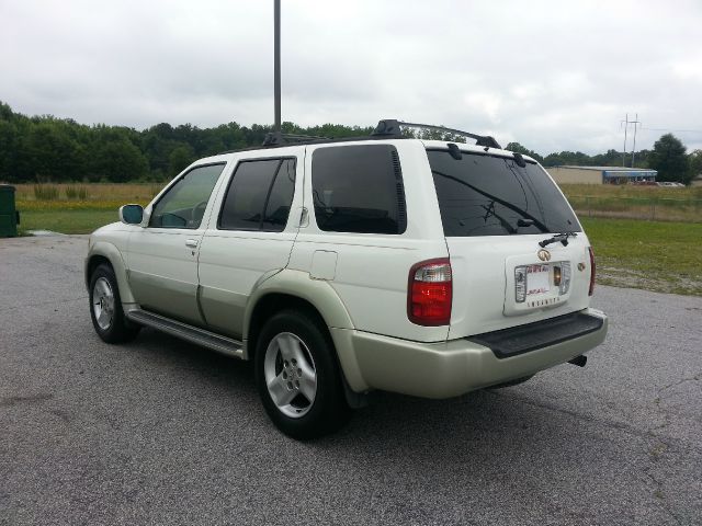 Infiniti QX4 2001 photo 1