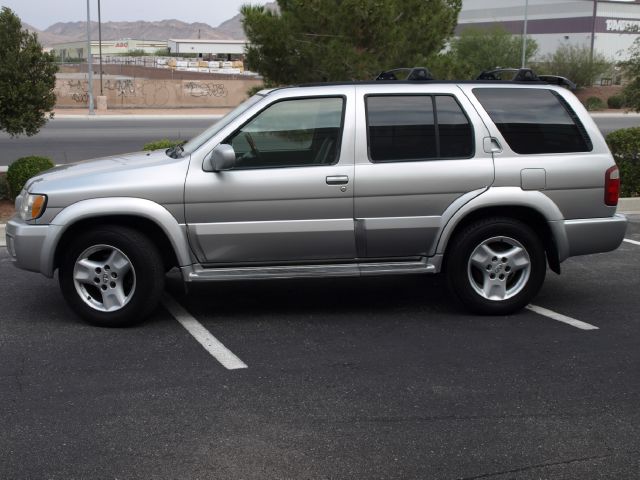 Infiniti QX4 2002 photo 3
