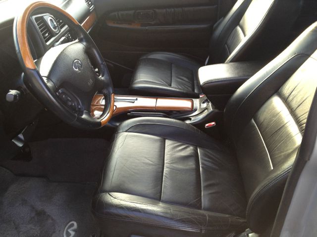 Infiniti QX4 2002 photo 1