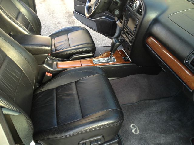 Infiniti QX4 2002 photo 4