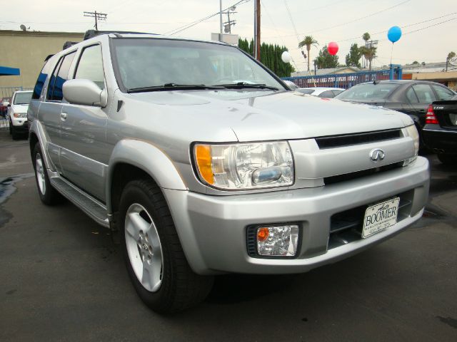 Infiniti QX4 2002 photo 3