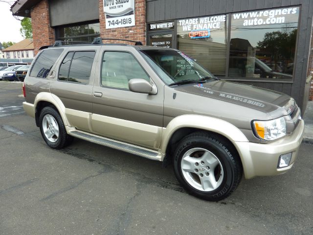 Infiniti QX4 2002 photo 1