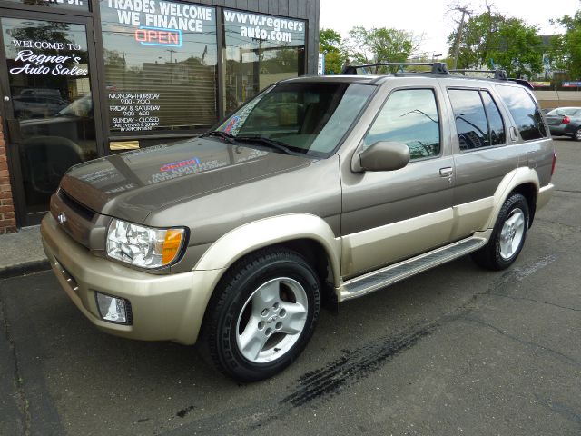 Infiniti QX4 2002 photo 2