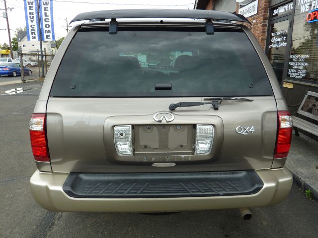 Infiniti QX4 2002 photo 3