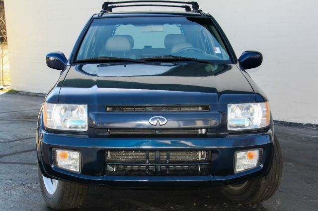 Infiniti QX4 2002 photo 1