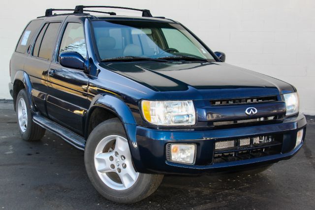 Infiniti QX4 2002 photo 3