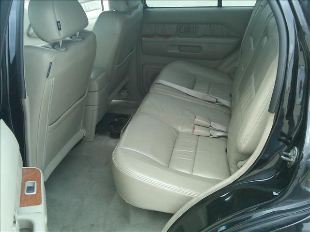 Infiniti QX4 2002 photo 2