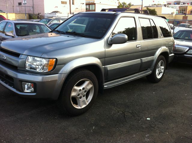 Infiniti QX4 2003 photo 1