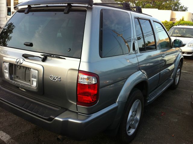 Infiniti QX4 2003 photo 15