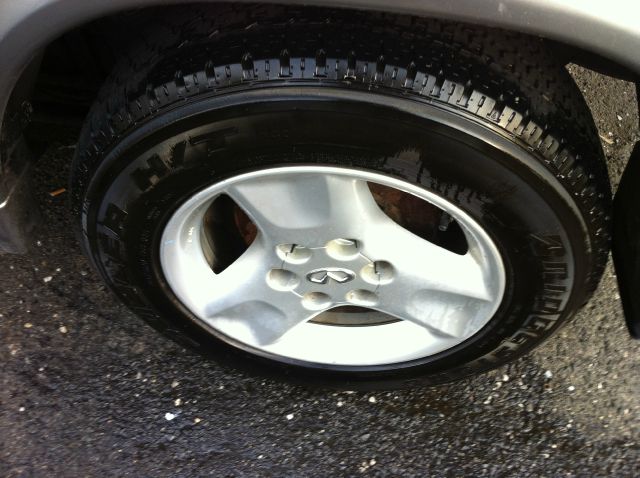 Infiniti QX4 2003 photo 16