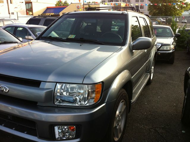 Infiniti QX4 2003 photo 2