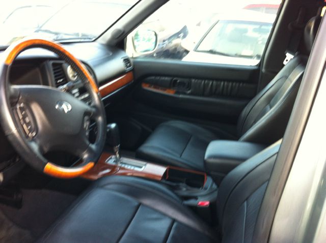 Infiniti QX4 2003 photo 6